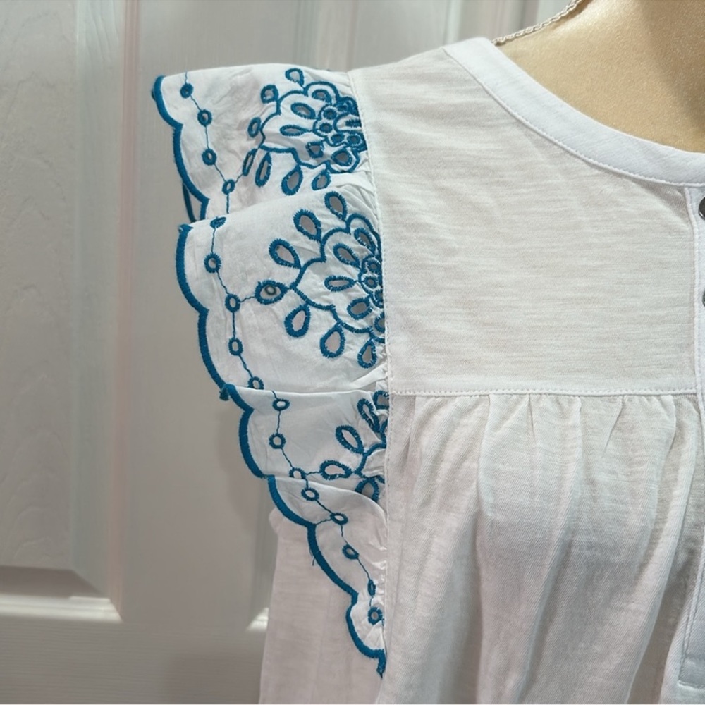 NWOT Loft Eyelet Flutter Henley White/Blue Mixed Media Top size XL - Picture 3 of 6